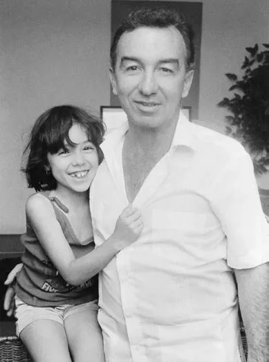 Isabel con su padre – Foto: Archivo familia Patiño Collazos