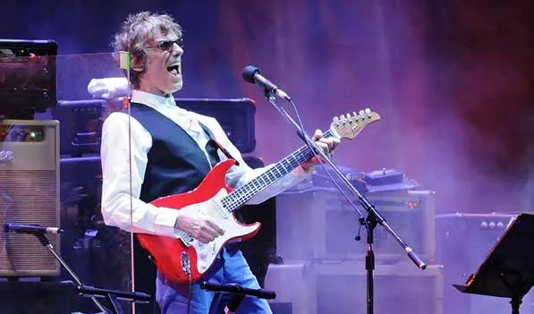 Luis Alberto Spinetta en concierto – Foto: www.entretenimiento.terra.com