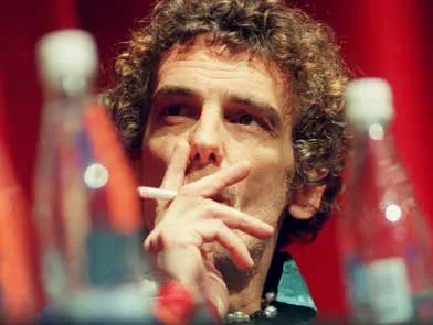 Spinetta apretando el pucho de la vida – Foto: www.epsamusic.net