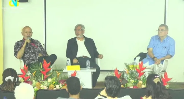 De izquierda a derecha: Darío Henao Restrepo, Hoover Delgado y Álvaro Bautista Cabrera. Foto: Centro Virtual Isaacs.