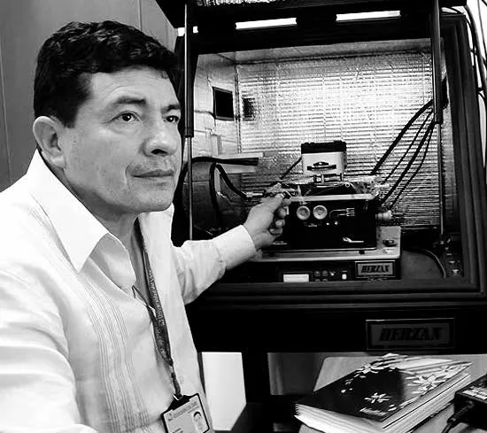 Pedro Prieto desde el laboratorio – Foto: www.elpais.com.co