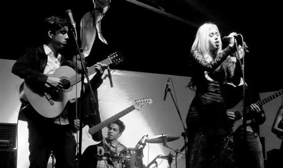 Artmy en el concierto gótico - Foto: Oscar Obando