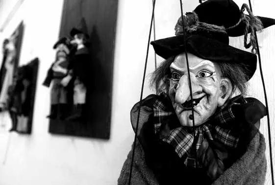 La Casa de Los Títeres Embrujada