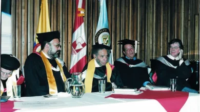 En la ceremonia de entrega doctorado Honoris Causa en Literatura a Manuel Zapata Olivella. Univalle 2004 Fotos: Archivo personal de Darío Henao Restrepo