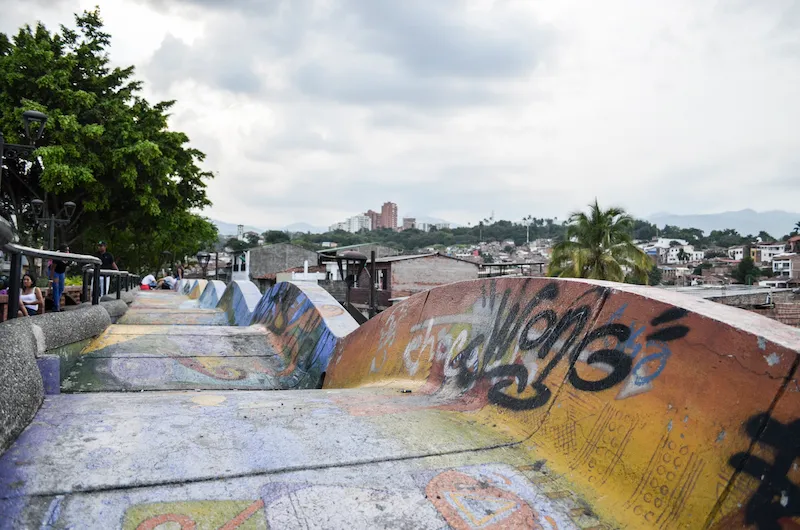 Murales y panorámica de la Loma de La Cruz