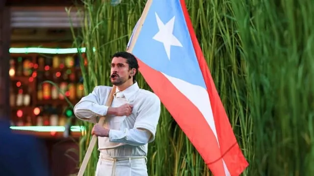 Benito Antonio Martínez Ocasio, cantante puertorriqueño conocido como Bad Bunny, en el espectáculo de medio tiempo del Super Bowl. Foto: GETTY IMAGES.