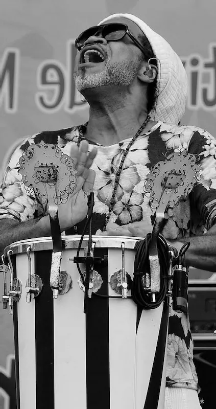 Carlinhos Brown en trance musical - Foto: Áymer Álvarez JR.