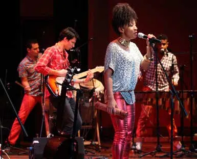 Mama Julia y Los Sonidos Ambulantes en el Blues & Folk Festival 2015