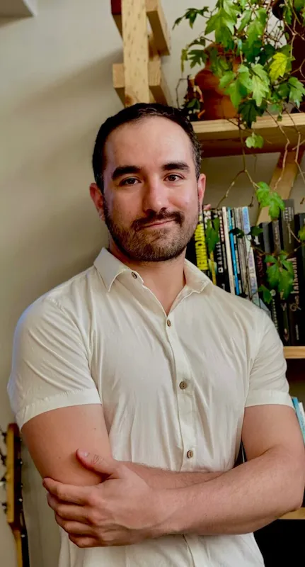 Foto: Carlos Ayram, profesor de la Escuela de Estudios Literarios de la Universidad del Valle. Foto: Tomada de letras.uc.cl