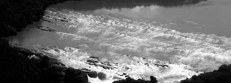 Raudal de Jirijirimo, Selva entre el Vaupés y el Amazonas Foto: https://caminantesdelretorno.wordpress.com/