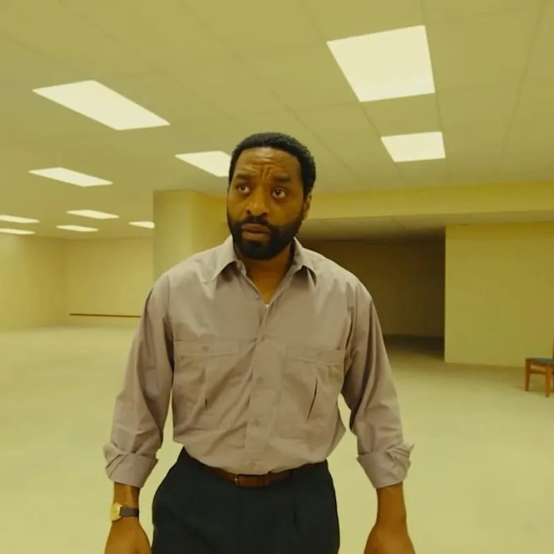 Chiwetel Ejioform interpretando a Clark. Foto: dodmagazine.es