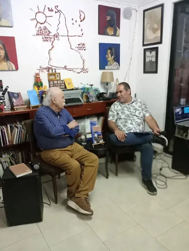 Armando Romero y Gustavo Bueno en Oromo Café Librería (25 de abril del 2026). Foto: Oromo Café Librería.
