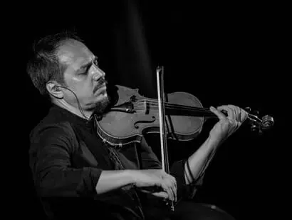 Luca Ciarla, violinista y compositor italiano. Foto: meer.com