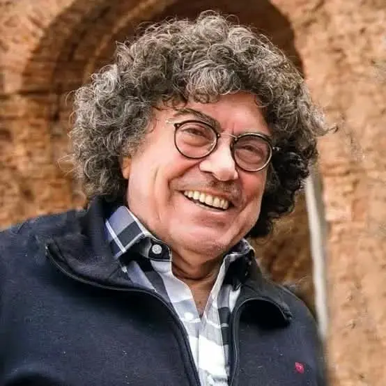 Piero Antonio Franco De Benedictis[ (1945 - 2026), más conocido como Piero, fue un actor y cantautor italiano de canción social, trova y rock que residió en Argentina. En su producción artística destaca la canción de temática social y pacifista. Foto: imdb.com