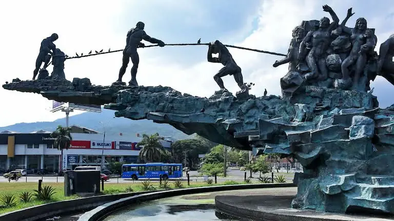 Monumento a la Solidaridad, ubicado en la glorieta de la avenida tercera norte con calle 34, Cali. Foto: Aymer Álvarez.