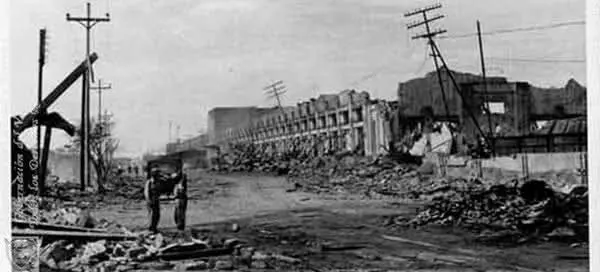 El 7 de agosto de 1956, seis camiones cargados con dinamita, estacionados cerca del Batallón Codazzi que estaban bajo el control del Ejército, explotaron en Cali y dejaron más de 1.300 muertos y 4.000 heridos. Foto: Tomada de cali.gov.co